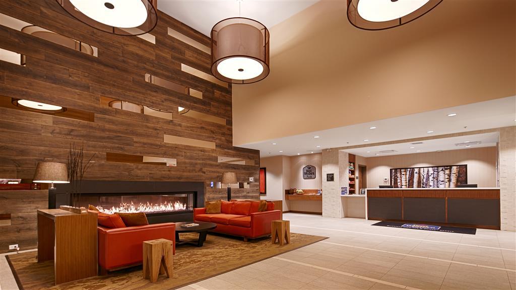 Mountain View Inn & Suites Sundre Beltér fotó